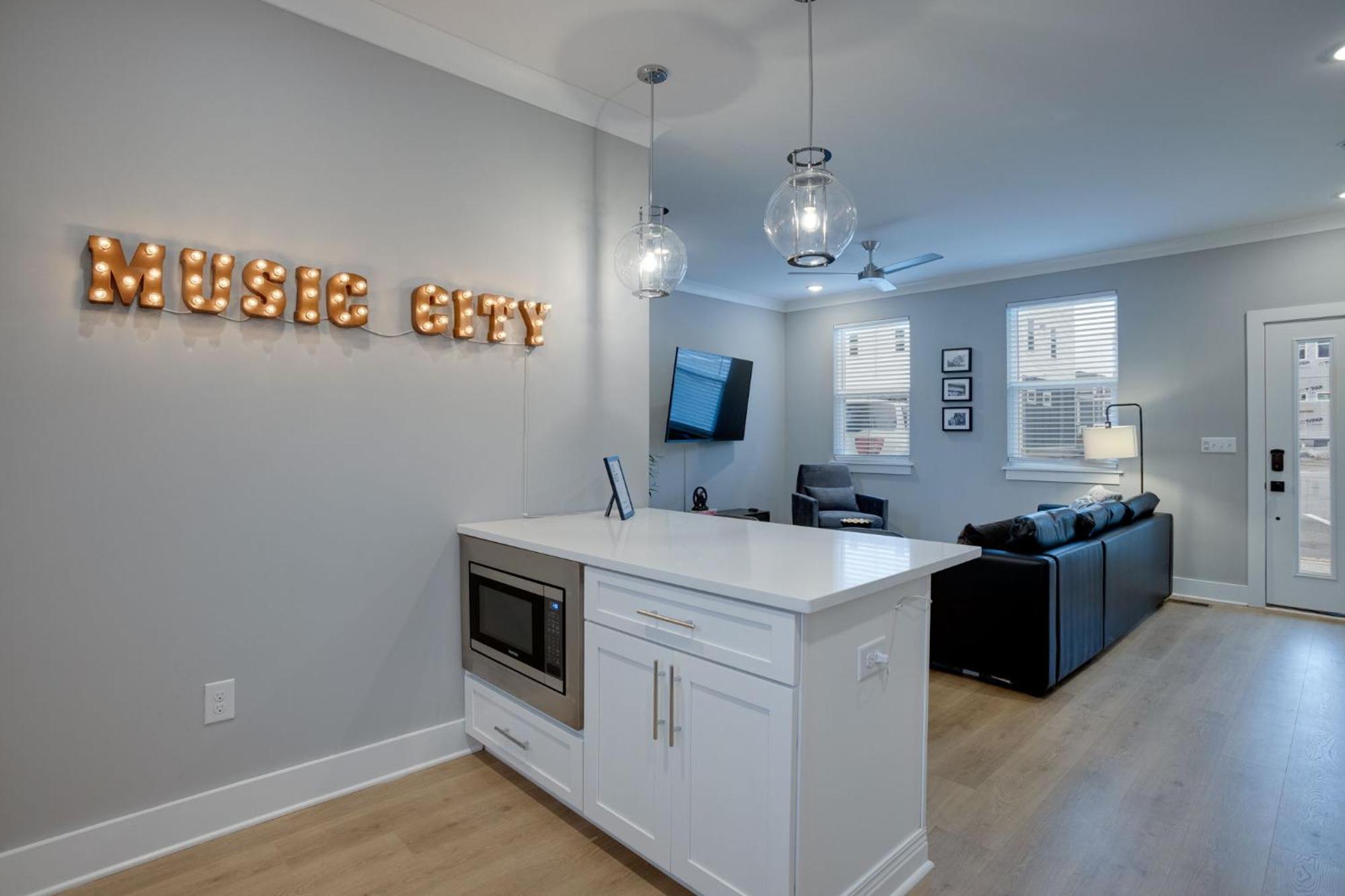 Modern Townhome, 10Min To Downtown! 8Min To Grand Ole Opry! Sleeps 8! Nashville Esterno foto