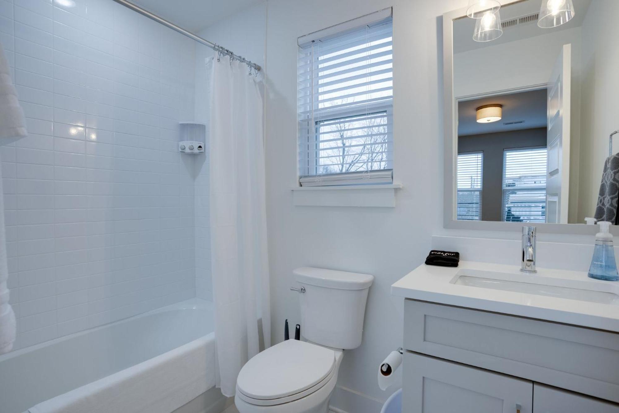 Modern Townhome, 10Min To Downtown! 8Min To Grand Ole Opry! Sleeps 8! Nashville Esterno foto