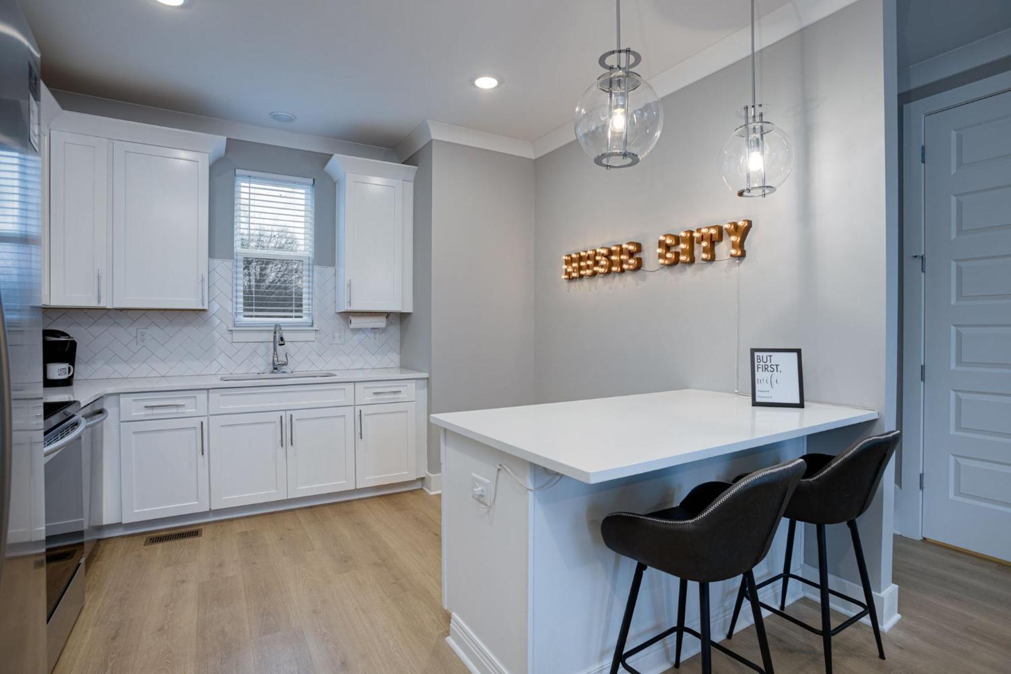 Modern Townhome, 10Min To Downtown! 8Min To Grand Ole Opry! Sleeps 8! Nashville Esterno foto